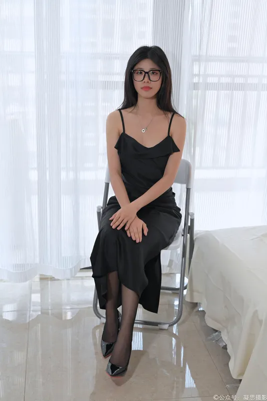 凝思摄影 No.010 木木-包臀裙、黑丝、高跟鞋 - 凝思摄影